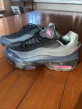 Men’s Black & Gray Athletic Sneakers w/ Pink Accents Size 8.5